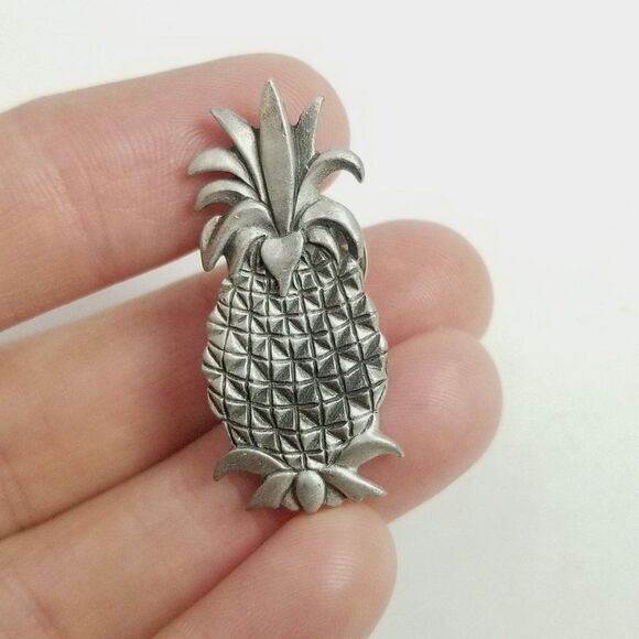 Vintage Pineapple Pin, Silver Tone Fruit Shaped Brooch, Retro Unisex Estate - Picture 2 of 6